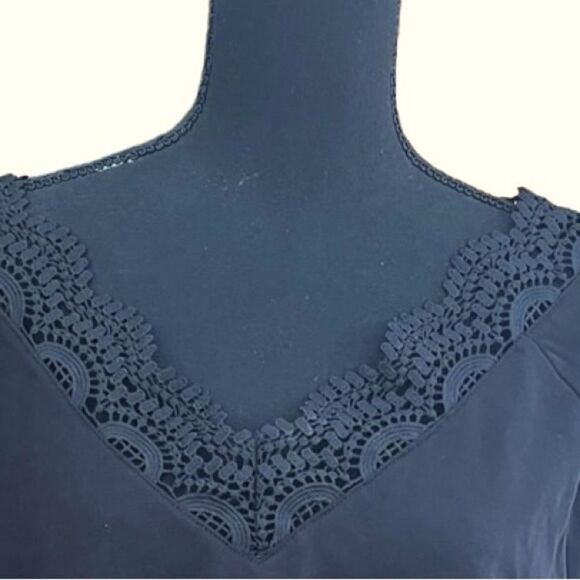New with tags Kiss & Tell black v neck top with black crochet lace accents sz 2X - Picture 3 of 10